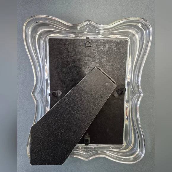 Elegant Clear Glass Picture Frame - Crystal? - Picture 4 of 7